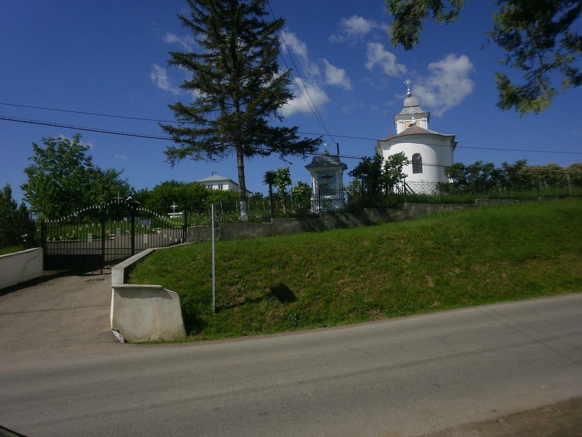 Biserica - vedere exterioară
